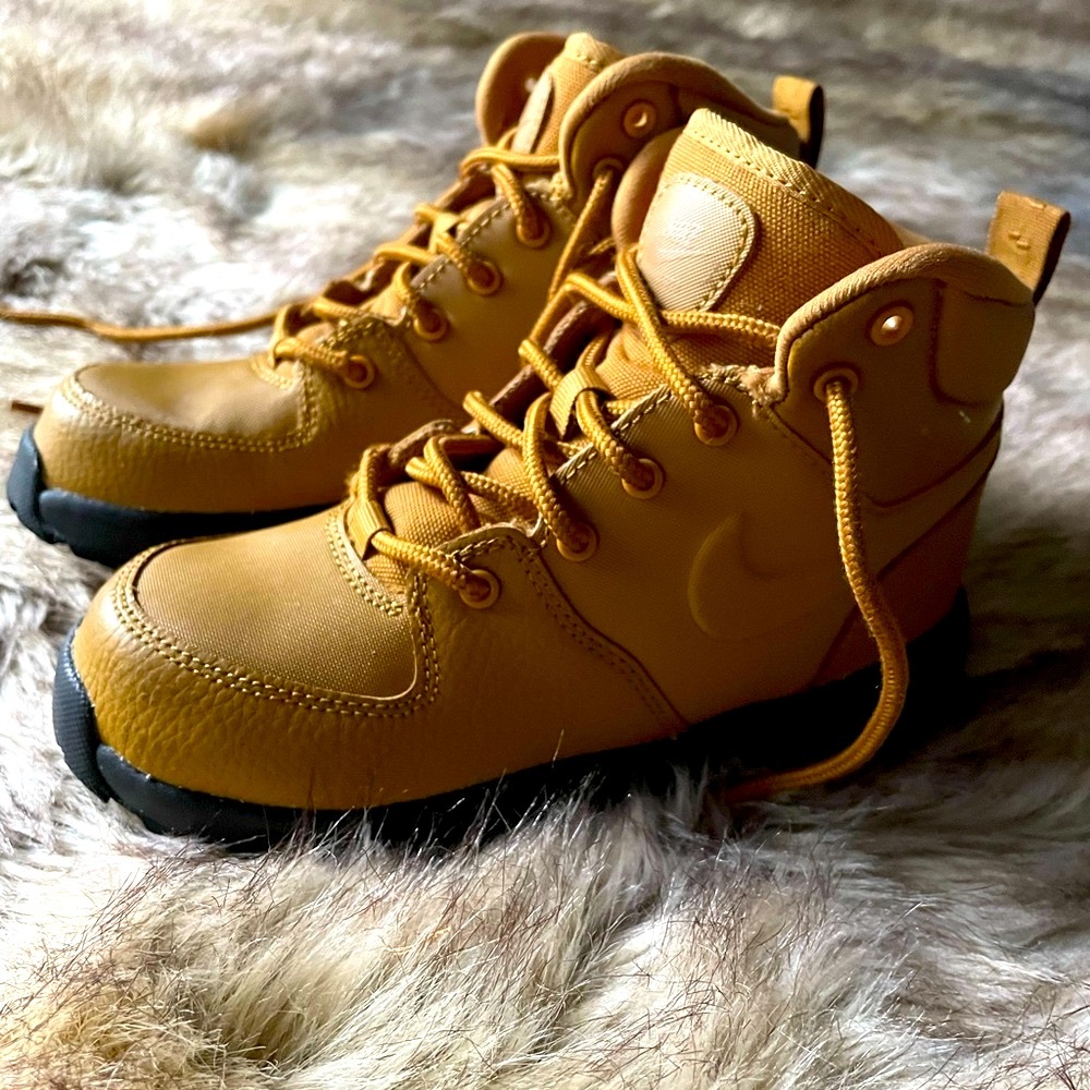 Boys Nike Boots